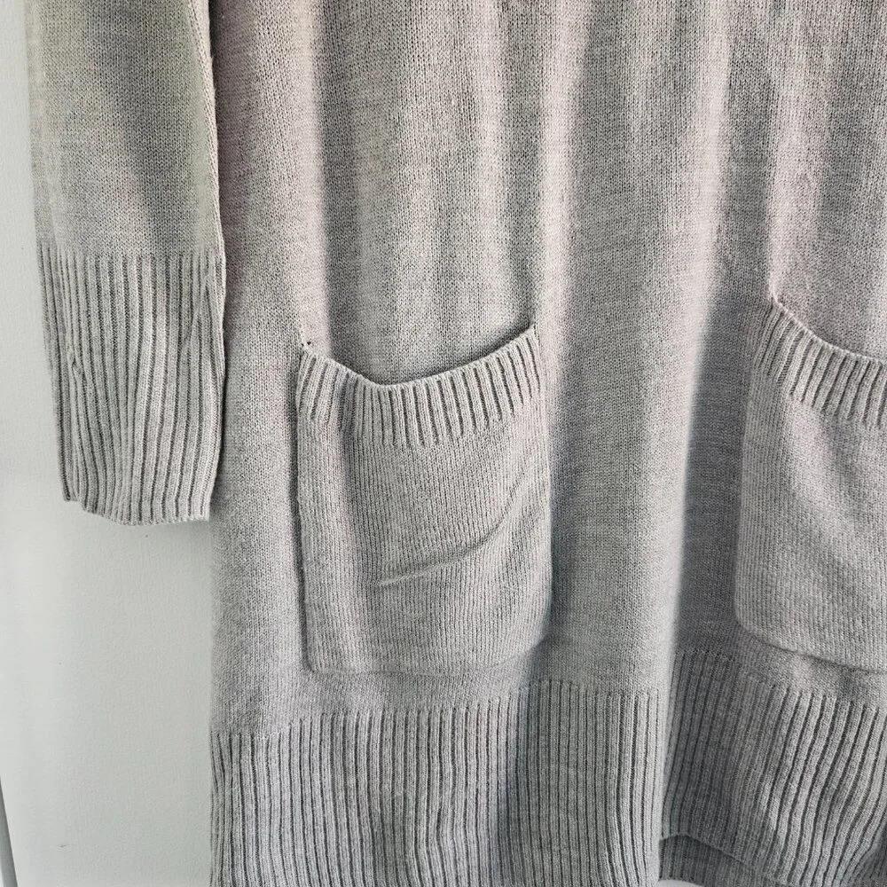 New York & Company SOHO Gray Long Sleeve Scoop Neck Small Tunic Sweater - Picture 4 of 10